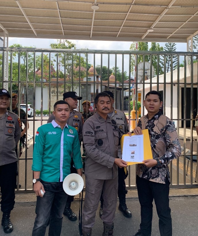 HMR Unilak Demo di Kejati Riau, Tuntut Tindak Dugaan Korupsi Obat & Kelalaian di RSUD Rohul